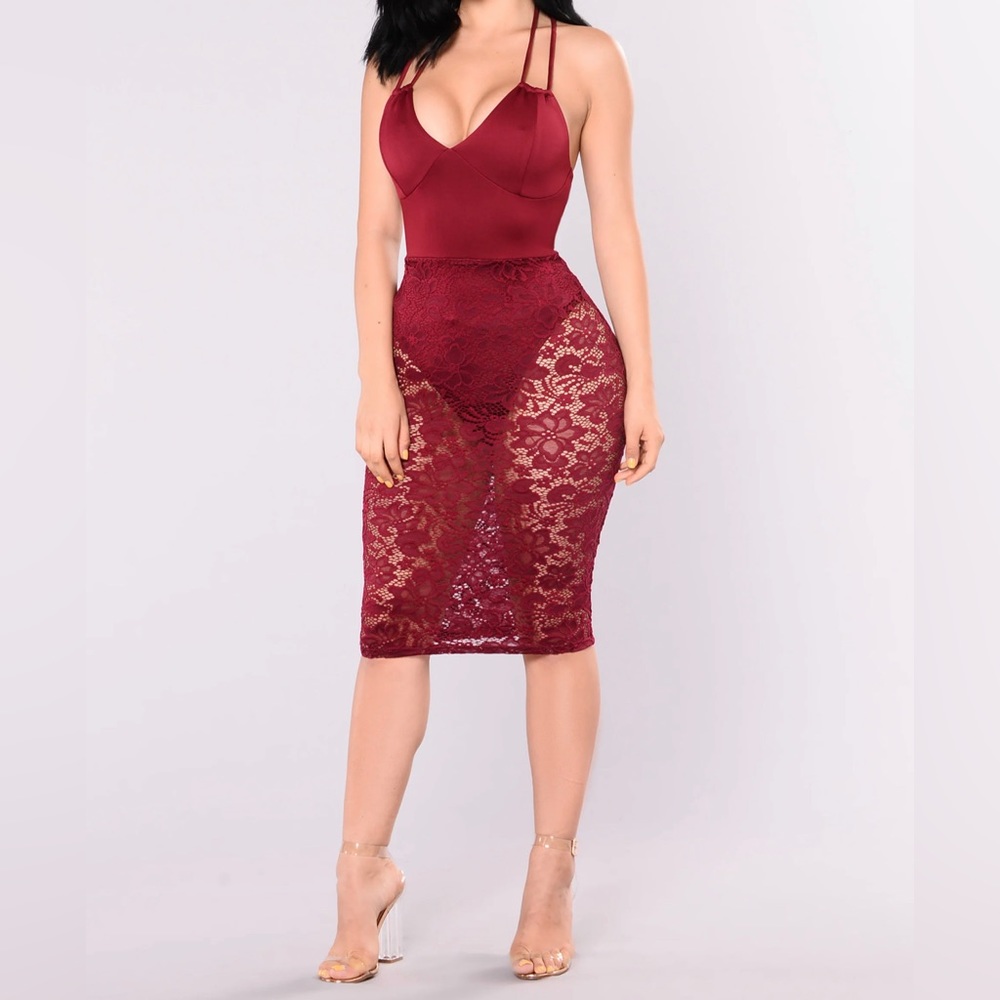 Women’s Sexy New Never Worn Dress size Medium Wine. Good condition